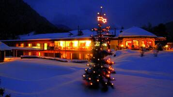 المنطقة المحيطة بالمنشأة