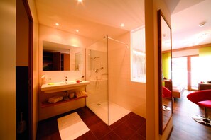Comfort Double Room, 1 Double Bed, Terrace, Mountain View | Bathroom | Free toiletries, slippers, towels