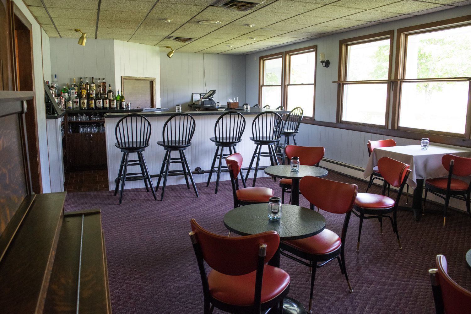 breakfast, dinner, brunch served; garden views