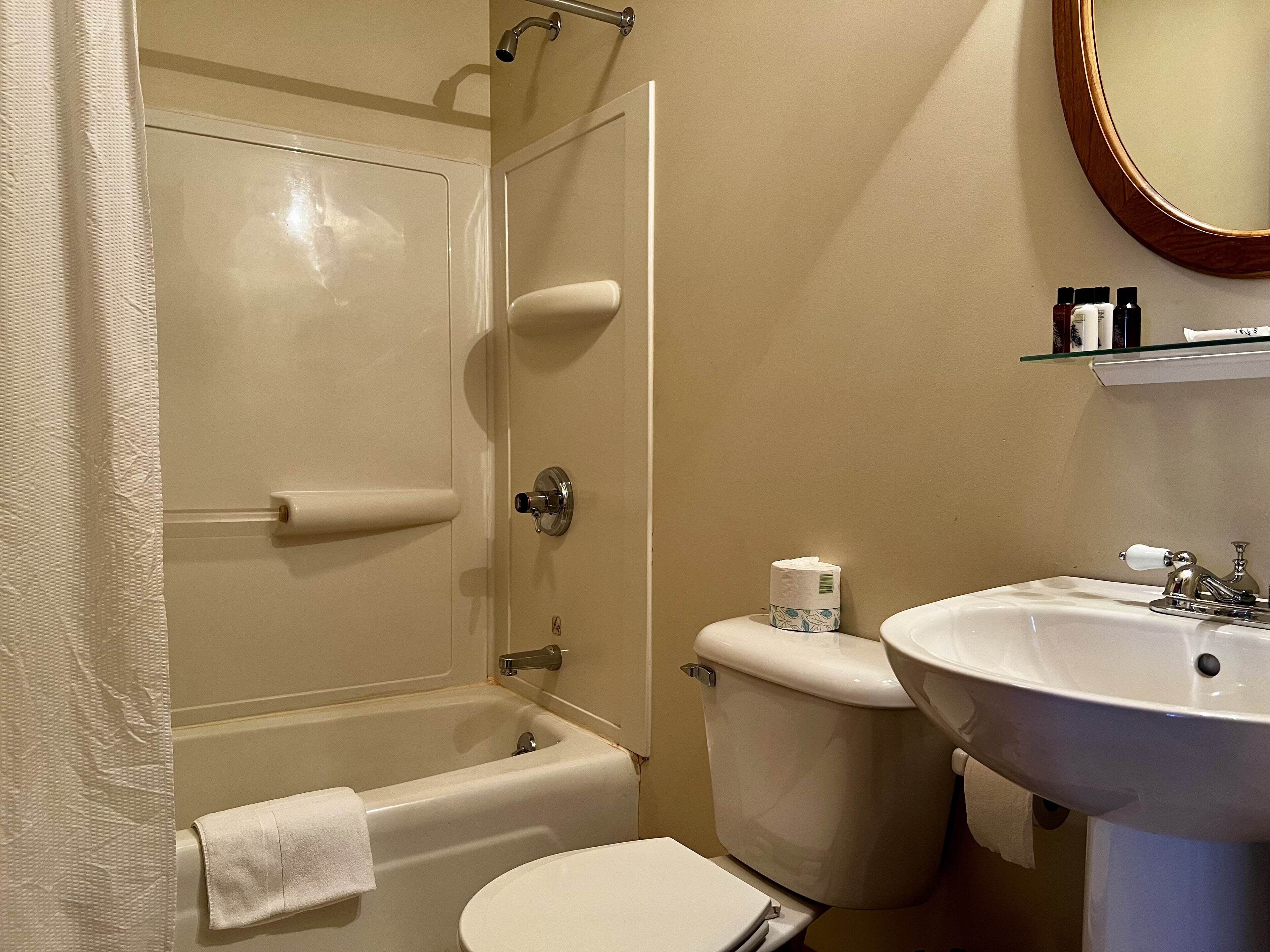 room, 2 single beds | bathroom | combined shower/bathtub, towels