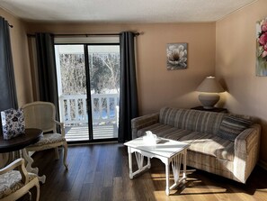 واي فاي مجانًا وملاءات أسرّة