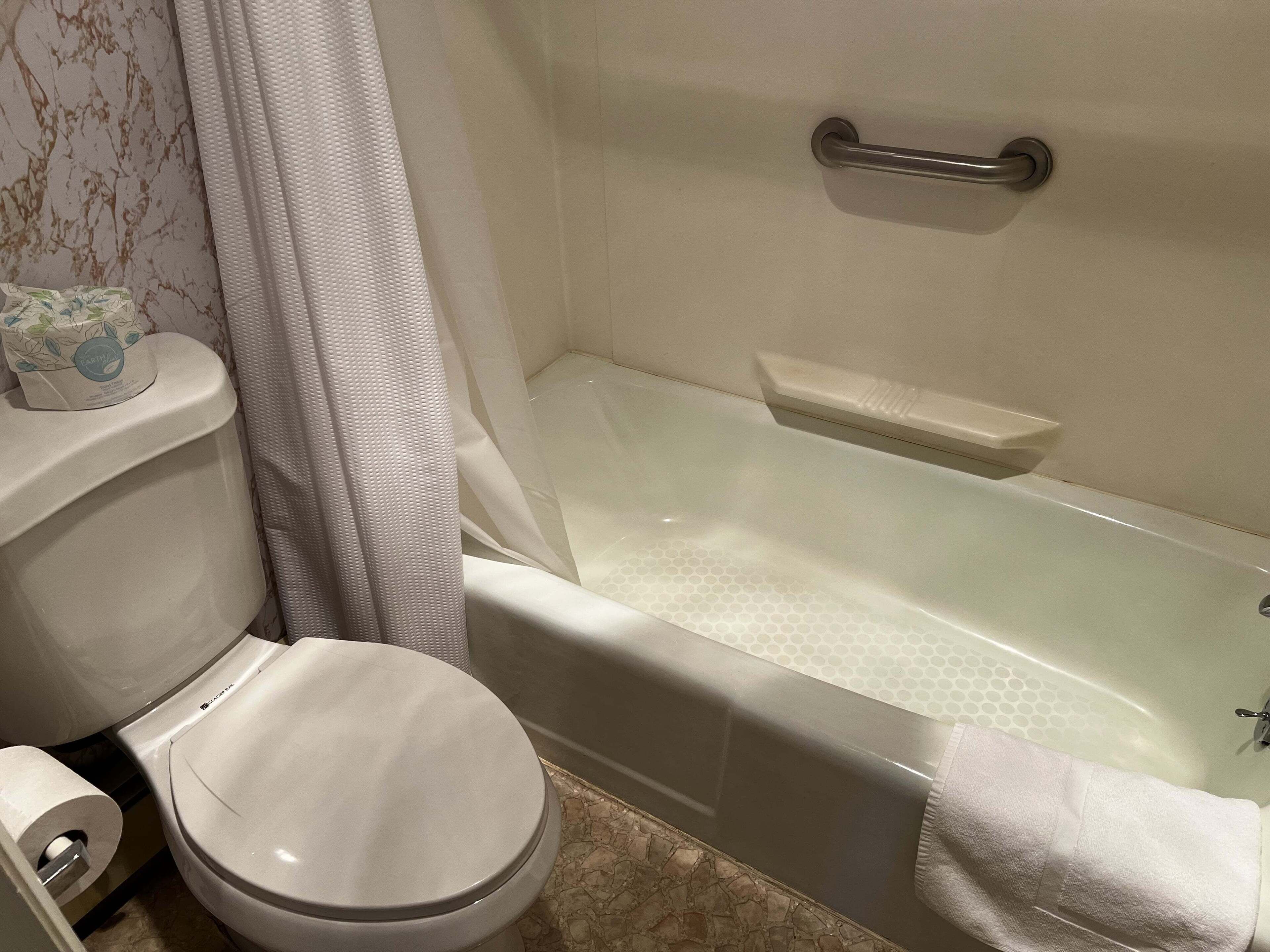 double beds: annex | bathroom | combined shower/bathtub, towels