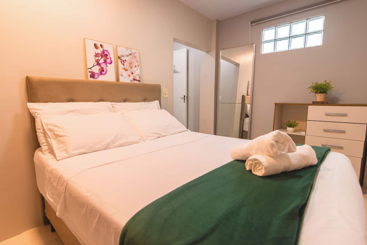 Comfort Apartment, 1 Double Bed, Ensuite, Ground Floor | Free WiFi, bed sheets