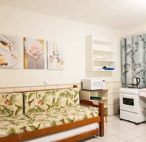 Apartament, planta baixa | Cuina privada | Frigorífic, microones i placa de cuina