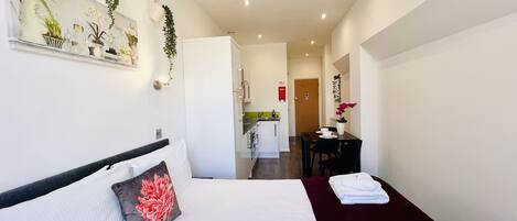 Studio, Ensuite (King Double) | Interior