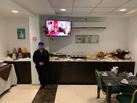 Desayuno continental gratuito y diario