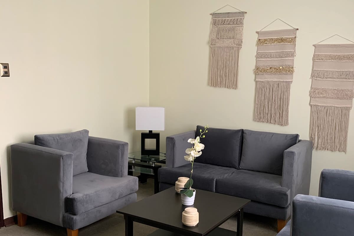 Phòng Suite, 1 giường cỡ king | Két bảo mật tại phòng, bàn, phòng cách âm 