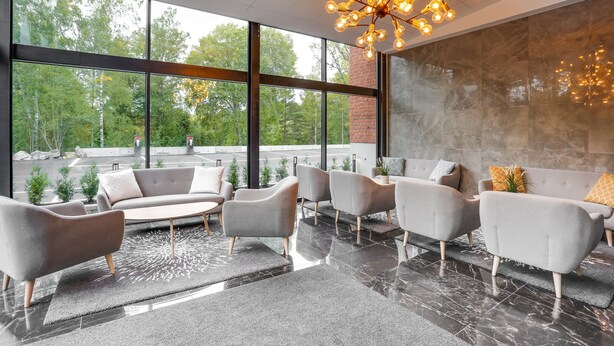 Lobby-lounge