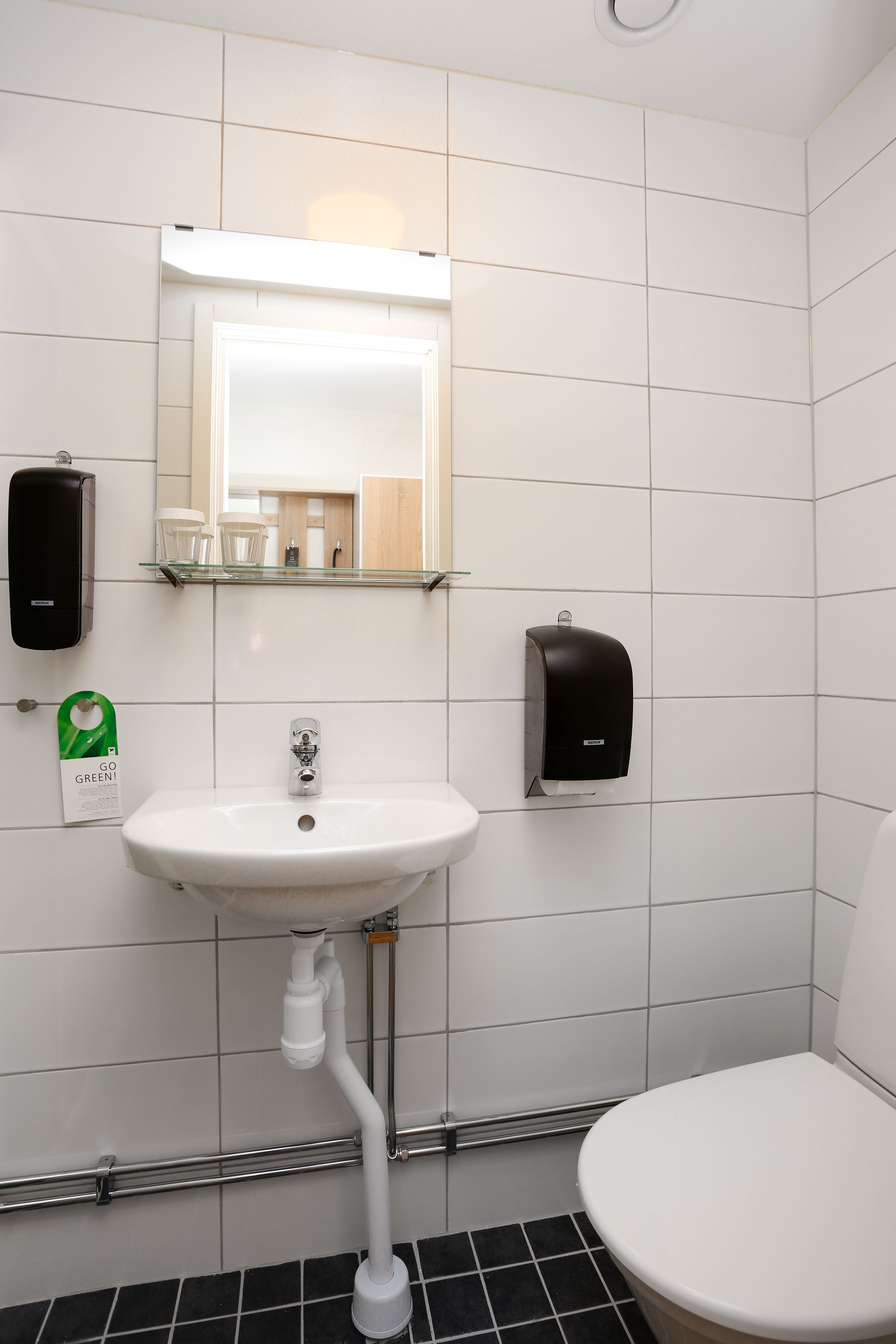 shower, towels, soap, shampoo