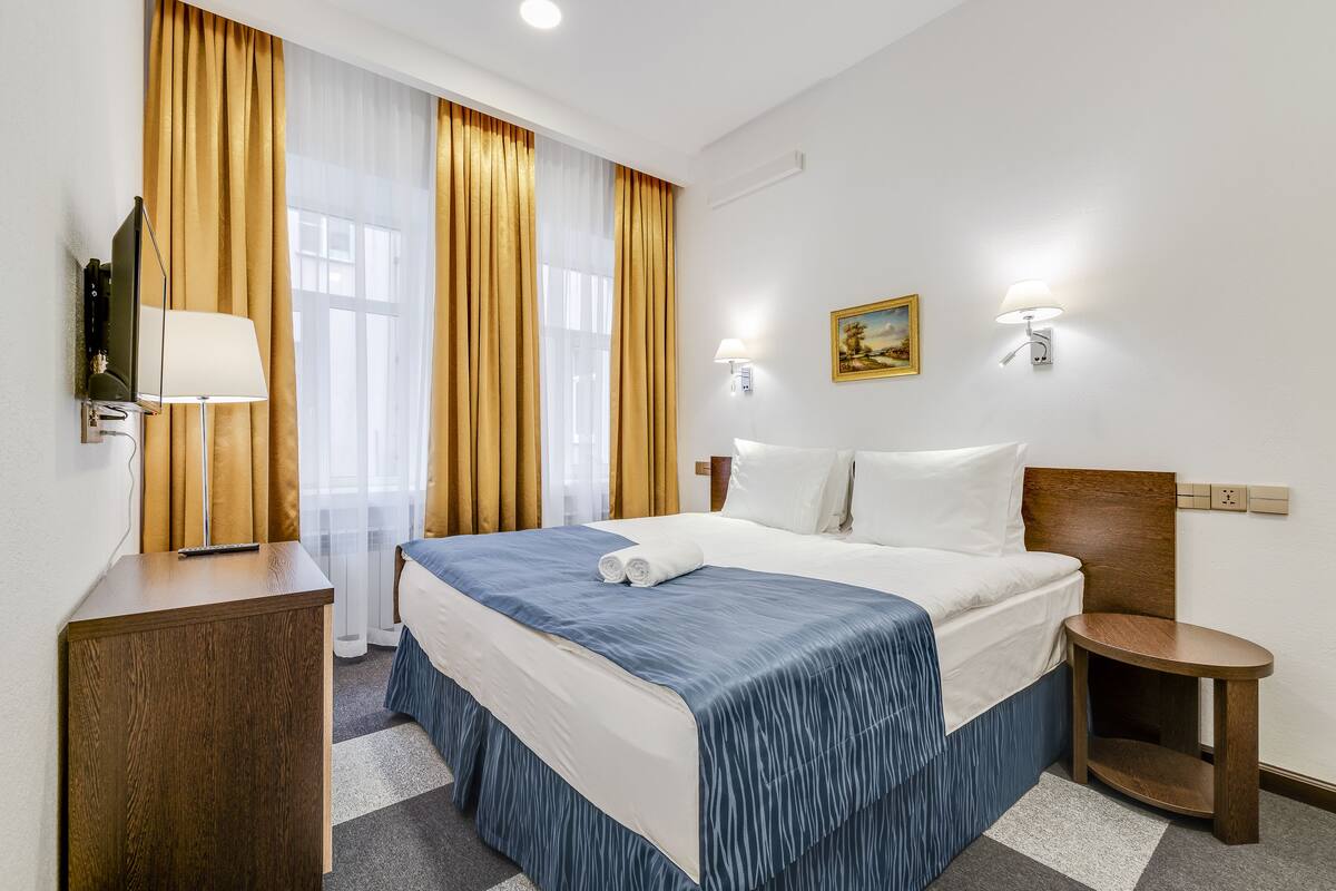 Minibar, in-room safe, soundproofing, iron/ironing board