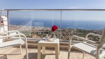 Free minibar items, in-room safe, desk, free WiFi