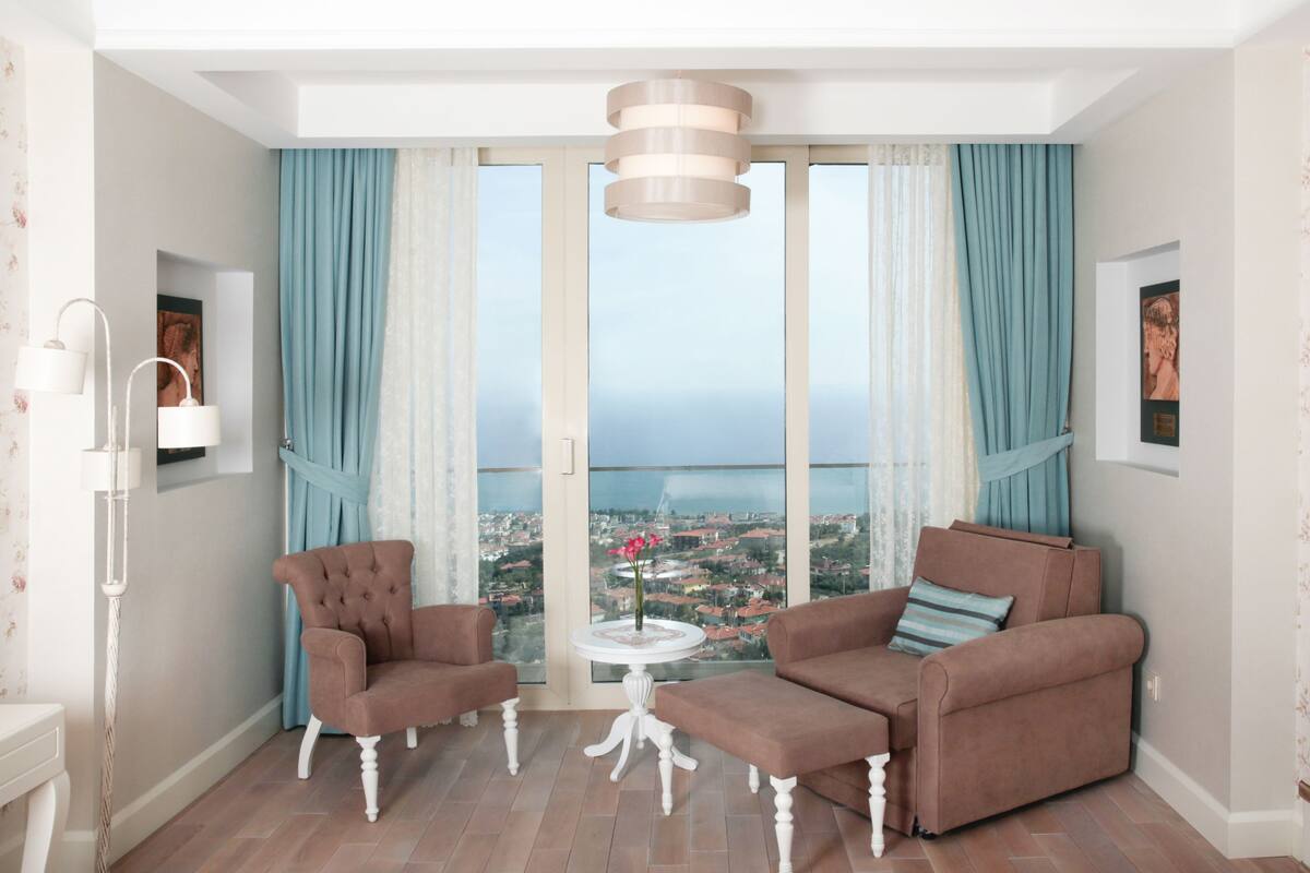 Quarto casal ou duplo standard, vista para o mar | Frigobar (abastecido com alguns itens grátis), cofres nos quartos