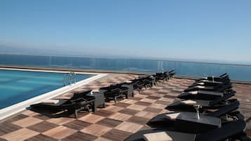 Seasonal outdoor pool, pool umbrellas, sun loungers