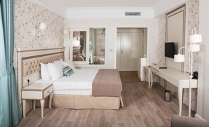 Artículos del minibar gratis y caja de seguridad en la habitación 