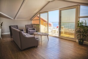 Artículos del minibar gratis y caja de seguridad en la habitación 