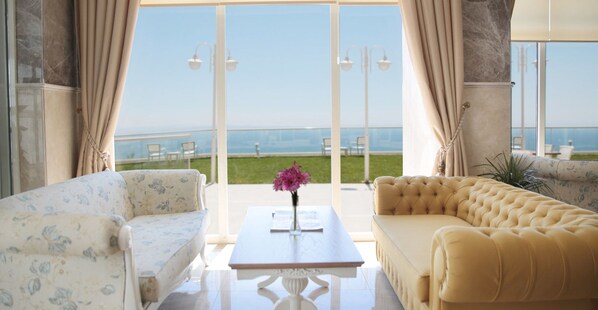 Sala de estar en el lobby