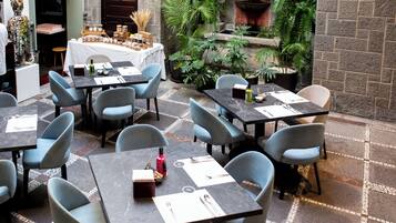 Desayuno bufé gratuito y diario