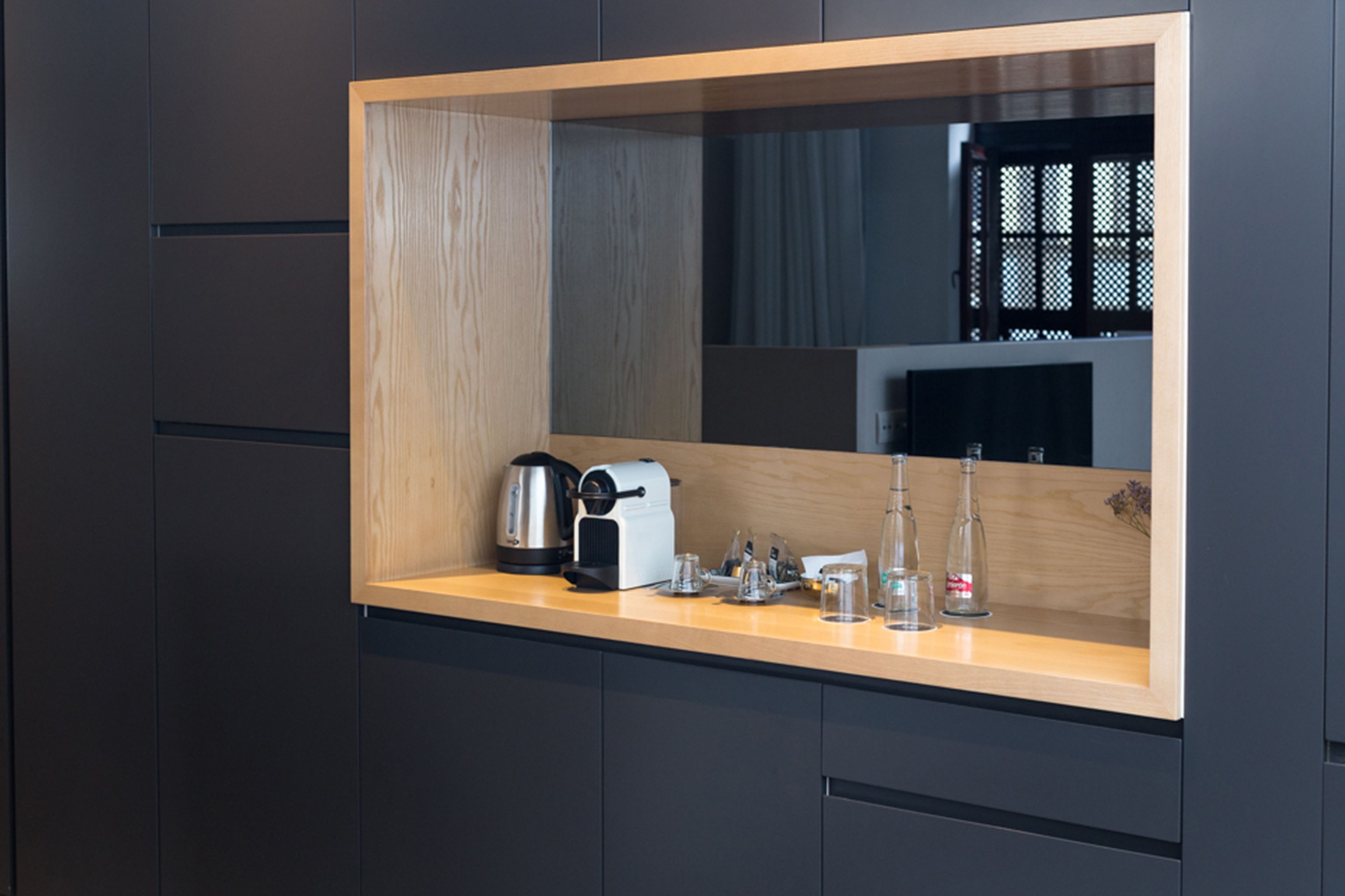 suite | coffee and/or coffee maker
