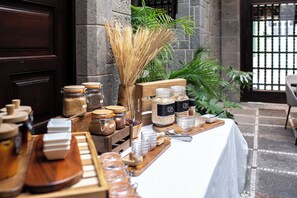 Tägliches inbegriffenes Frühstücksbuffet