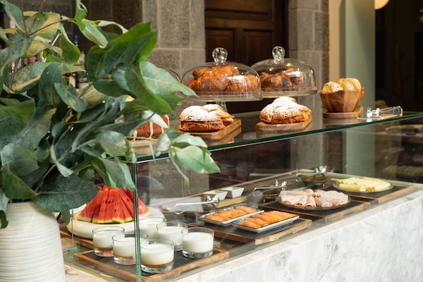 Tägliches inbegriffenes Frühstücksbuffet