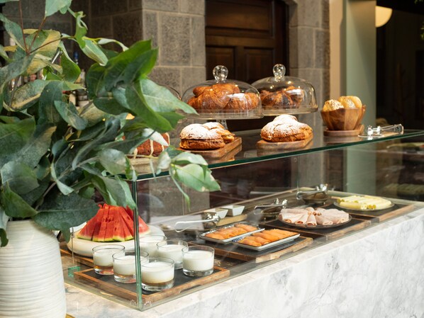 Tägliches inbegriffenes Frühstücksbuffet