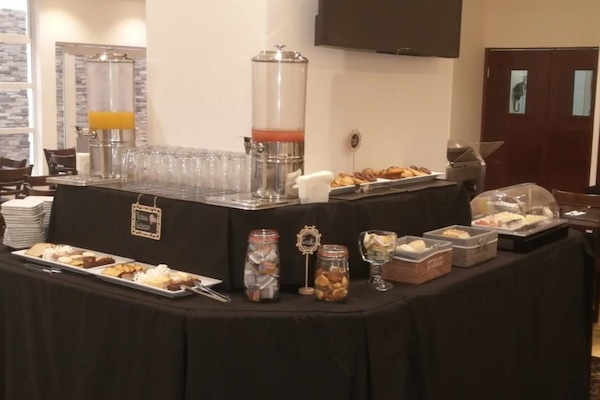 Tägliches inbegriffenes kontinentales Frühstück