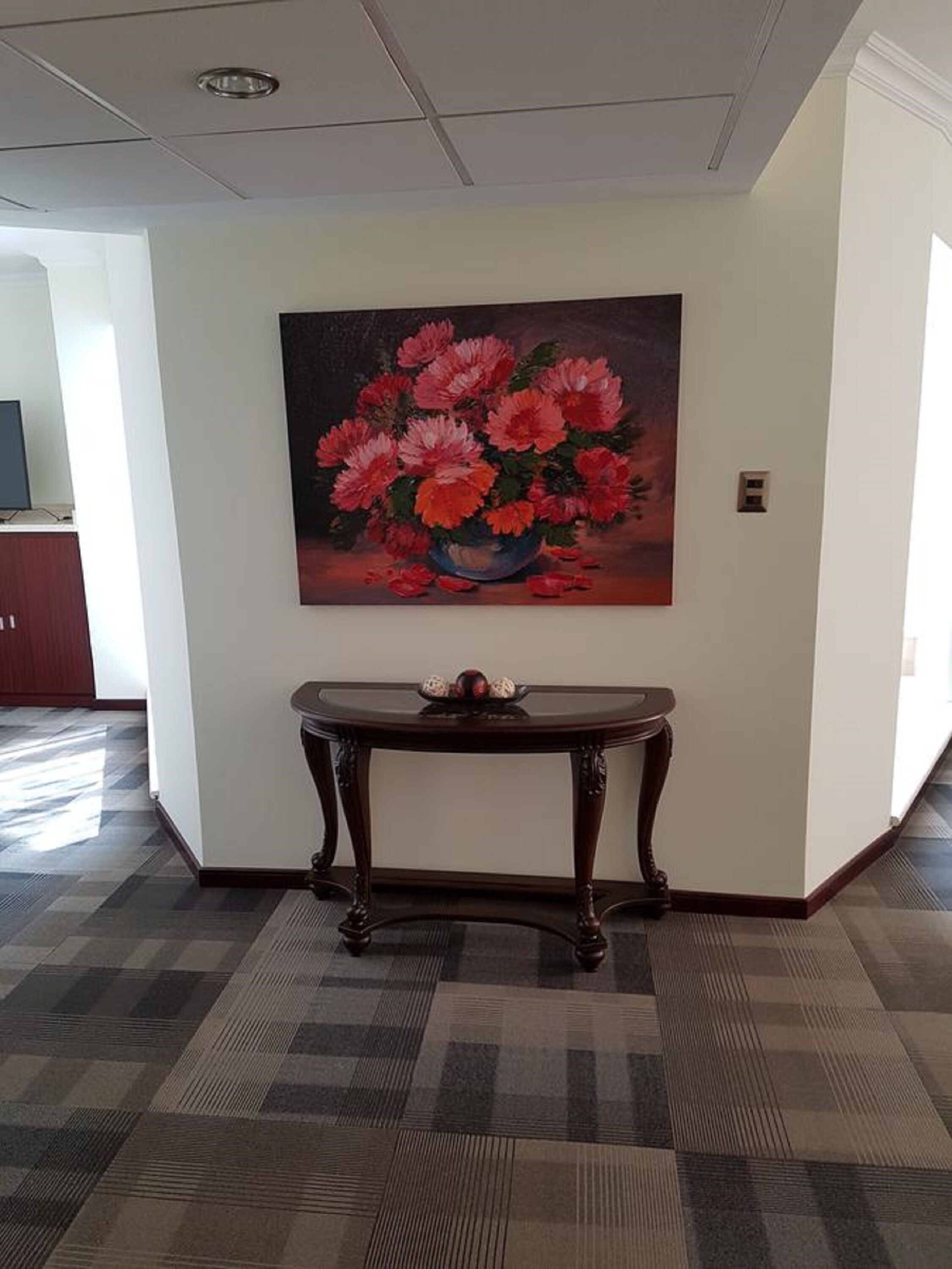 presidential double room, 1 king bed | living area | flat-screen tv