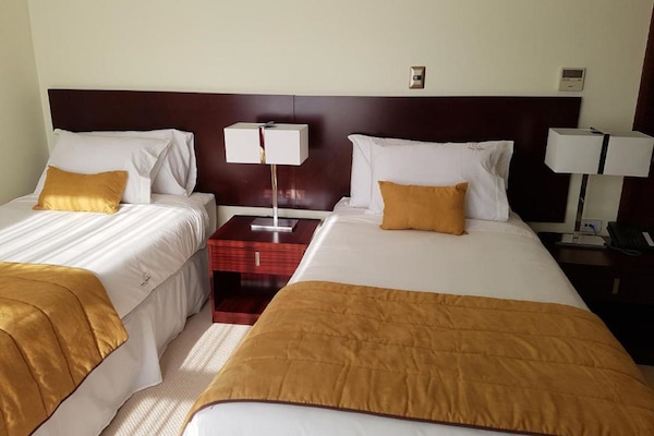 Superior-Doppelzimmer, 2 Einzelbetten | Hochwertige Bettwaren, Minibar, Zimmersafe, Verdunkelungsvorhänge