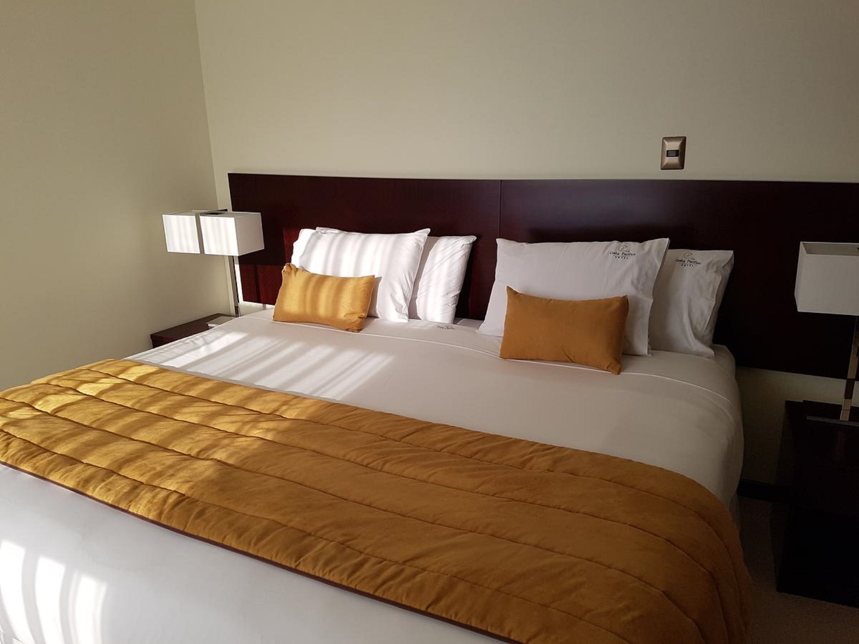 premium bedding, minibar, in-room safe, blackout curtains