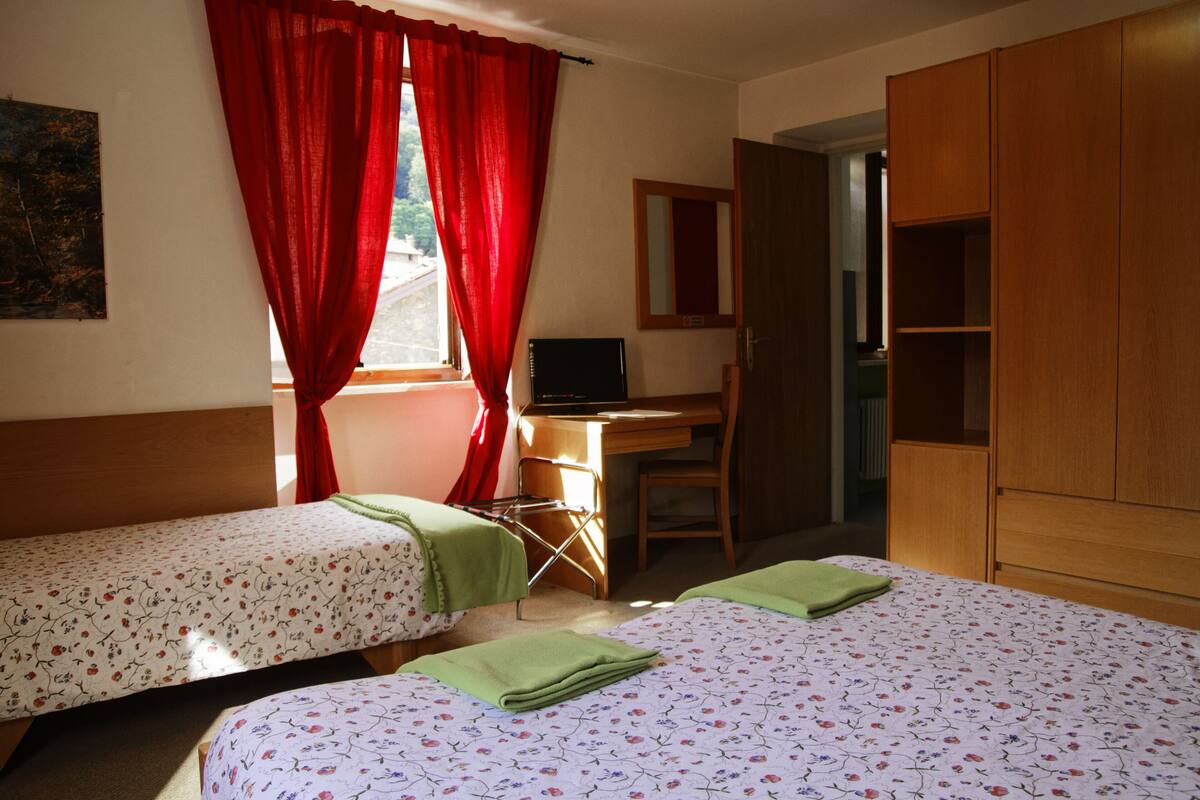 Triple Room | Premium bedding, pillowtop beds, in-room safe, desk
