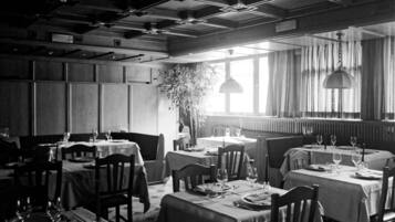 Lunch and dinner served, Italian cuisine