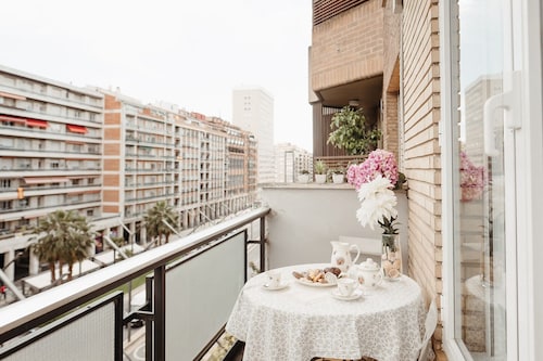 DUPLEX IN GRAN VIA, GARAGE AND WIFI