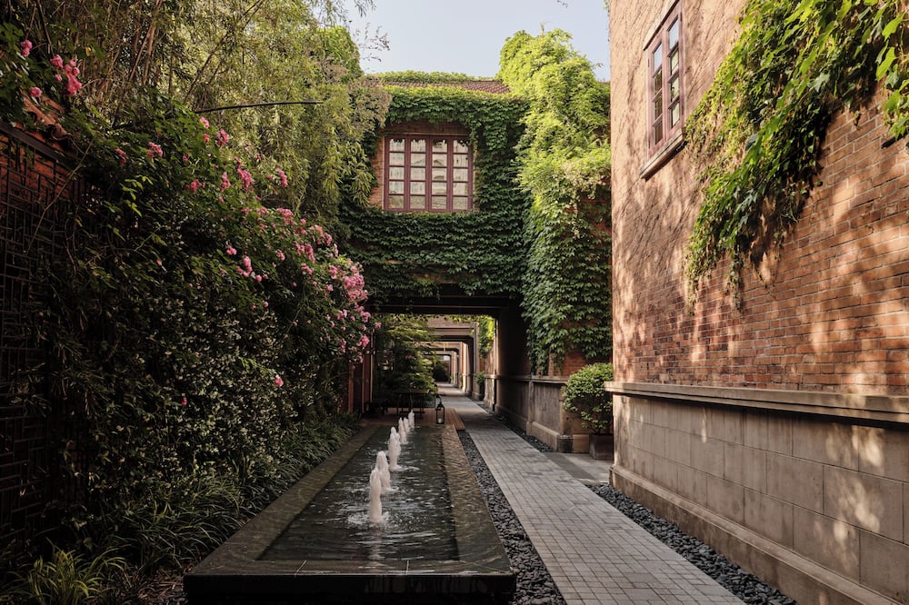 Capella Shanghai, Jian Ye Li