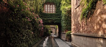 Capella Shanghai, Jian Ye Li