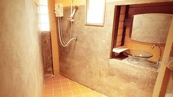 Forest (aircon,private bathroom) | Bathroom | Shower, free toiletries, towels