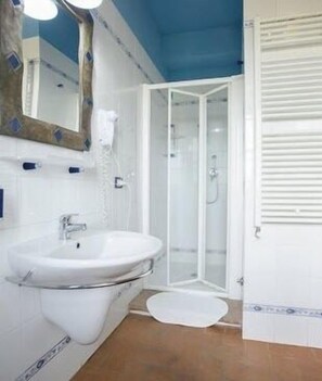 Standard Double Room | Bathroom | Free toiletries, hair dryer, bidet, towels - B&B Predio San Fernando (Acquapendente)