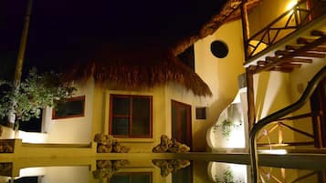 Fachada del alojamiento - Noche