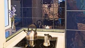 KylskÄp, mikrovÄgsugn, ugn och spishÀll