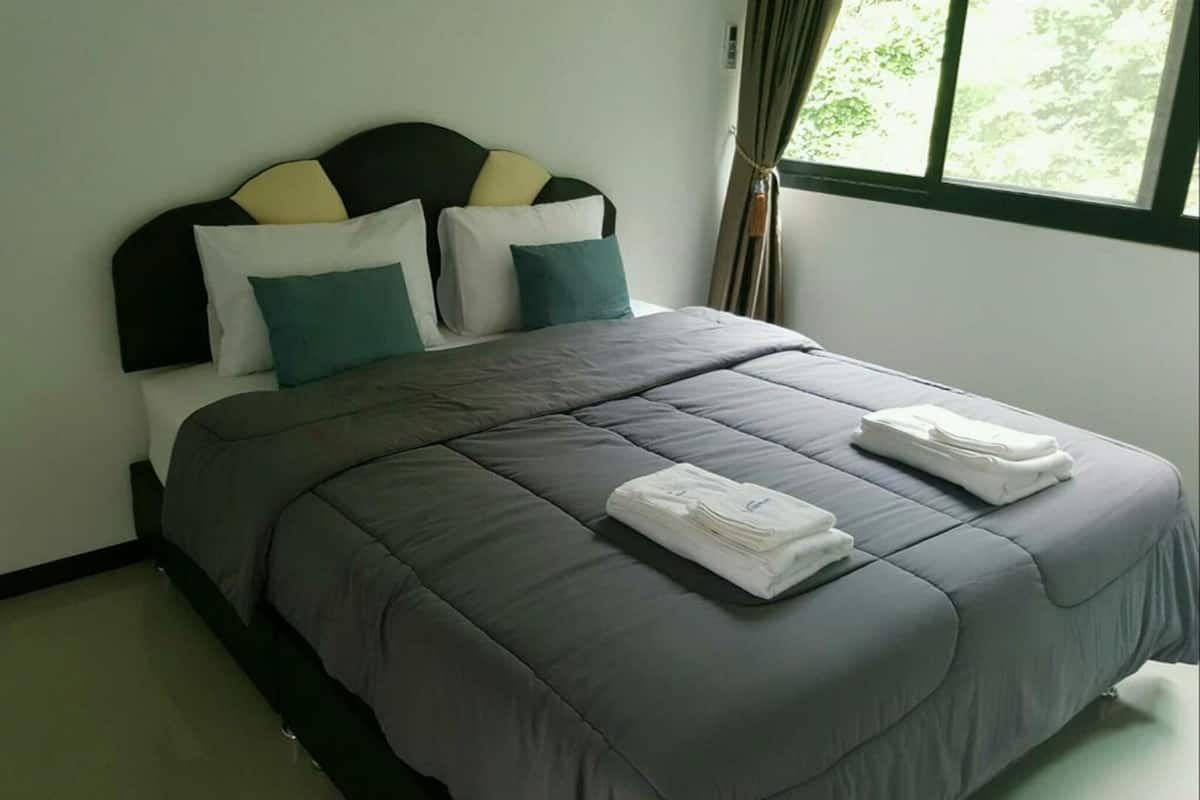 Standaard kamer, 1 kingsize bed | Verduisterende gordijnen, gratis wifi, beddengoed