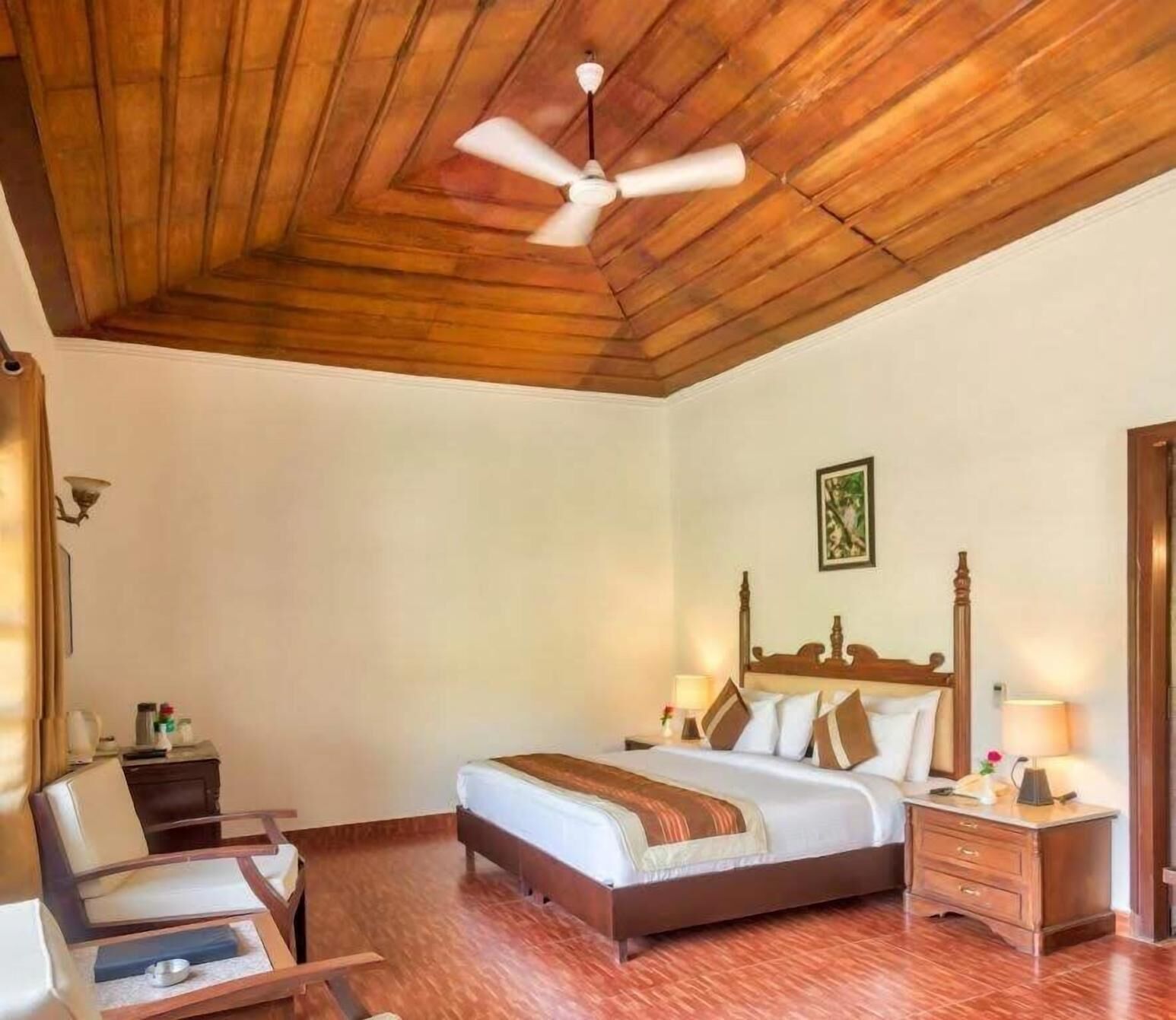1 bedroom, Egyptian cotton sheets, premium bedding, down comforters