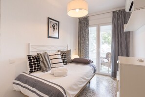 4 bedrooms, iron/ironing board, travel cot, free WiFi - Beachfront 4bedrooms apartment free parking (Málaga)