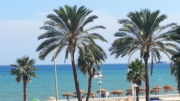 Una spiaggia nelle vicinanze