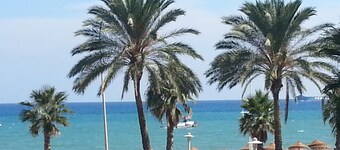 Beachfront 4bedrooms apartment free parking