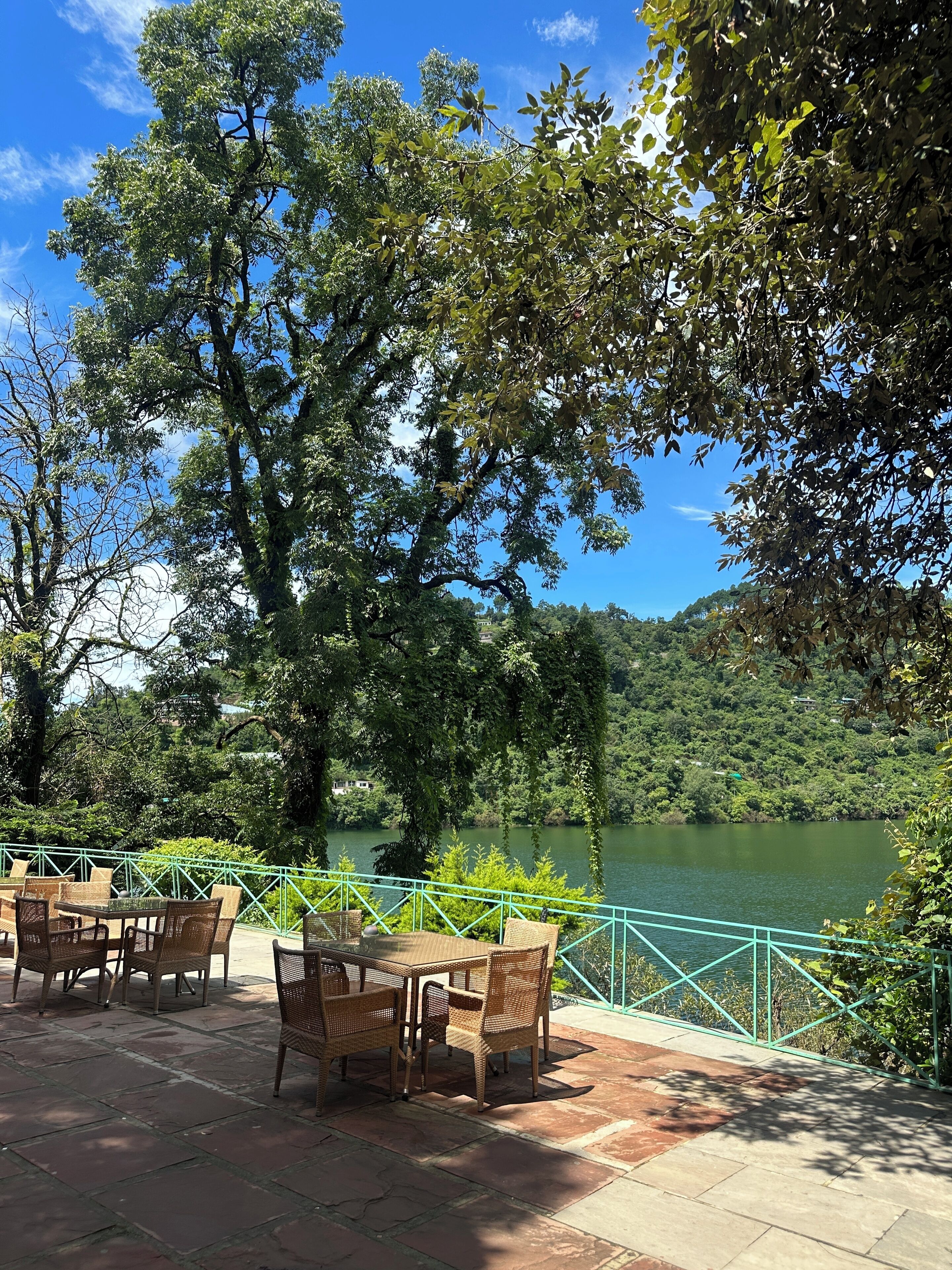 Sarapan ala kontinental setiap hari (INR 750 per orang)