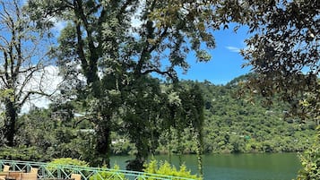 Sarapan ala kontinental setiap hari (INR 750 per orang)