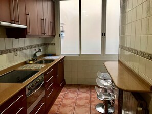 Comfort-Apartment, 4 Schlafzimmer, 2 Bäder | Eigene Küche | Großer Kühlschrank, Mikrowelle, Ofen, Herdplatte