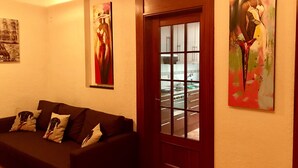 Comfort Apartment, 4 Bedrooms, 2 Bathrooms | Living room | Plasma TV, DVD player - Fira Barcelona España (Barcelona)