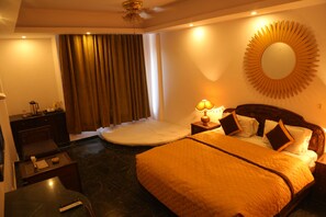 Phòng Suite, quang cảnh công viên, tầng Executive | Minibar, két bảo mật tại phòng, bàn, giường gấp/giường phụ (miễn phí)