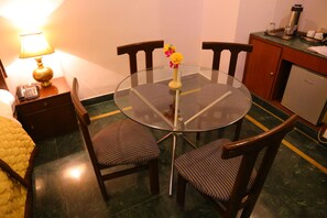 Presidential Category | In-room dining - Magsons Resorts (Chhata)