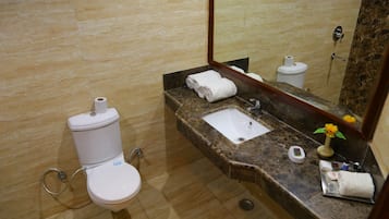 Bruser, gratis toiletartikler, hårtørrer, håndklæder